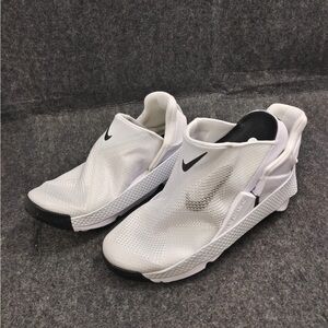 NWOB Nike Go FlyEase White Black DR5540-102 Size 8